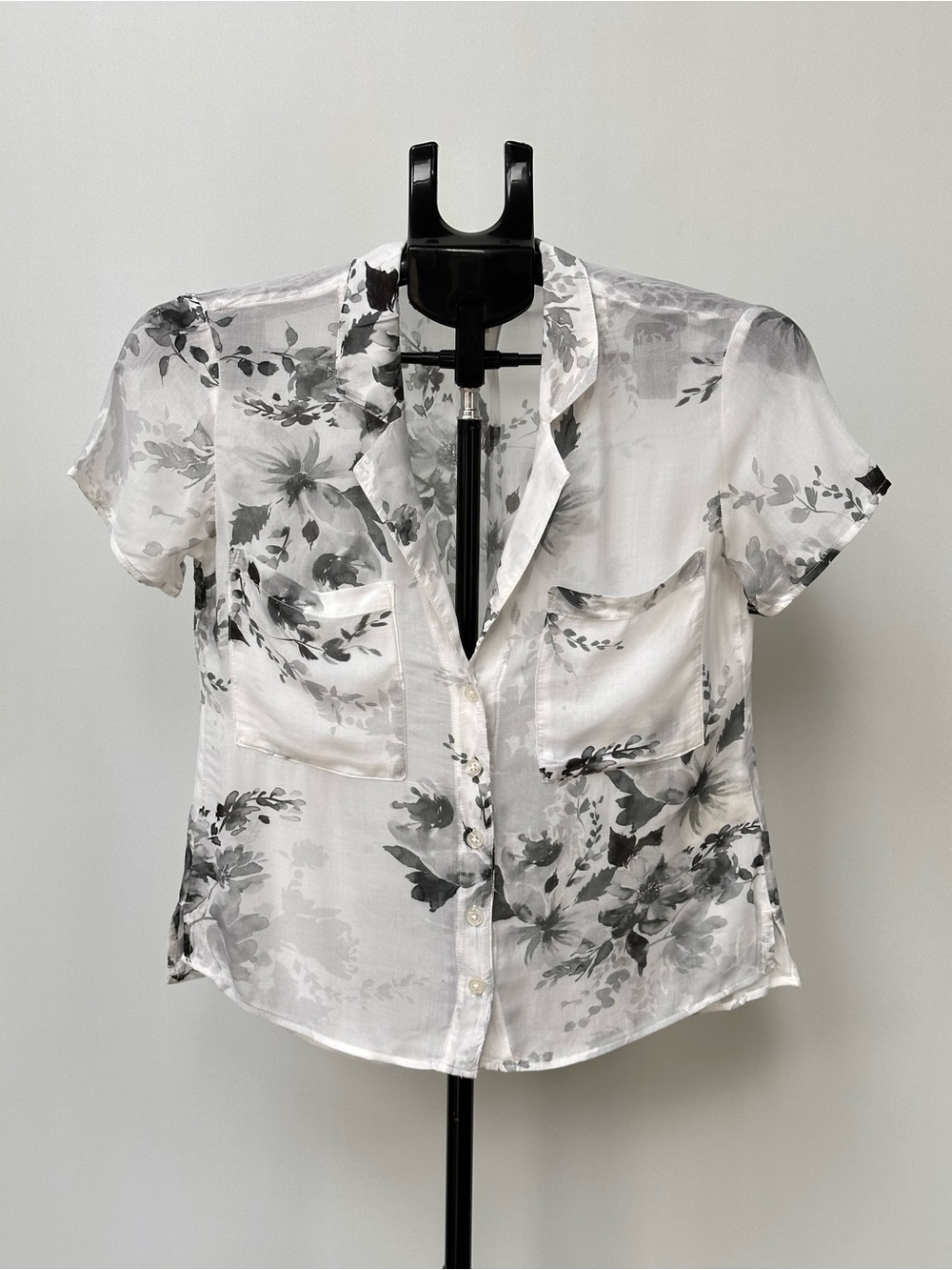 Cloth & Stone Anthropologie Women’s Floral Gray Button Up Shirt Blouse Size PXXS